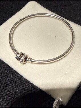 Pandora Moments Sparkling Shooting Star Clasp Bangle Bracelet